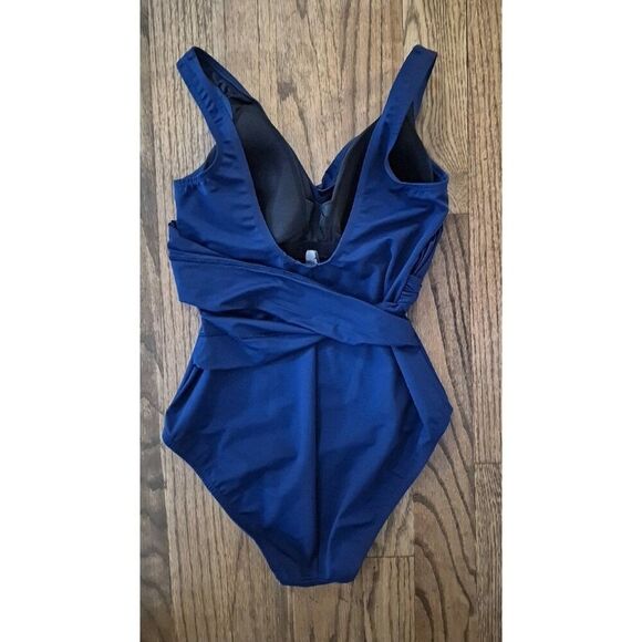 Lands End Slimming Ruched One Piece Swimsuit Bathingsuit Women's Size 8 - Picture 2 of 4